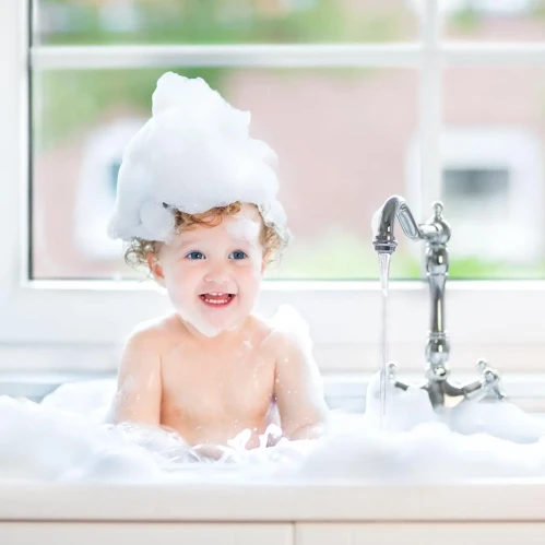 Chaqaloq suyuq sovuni: birinchi kunlardan boshlab yumshoq parvarish