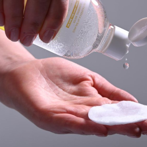 Makiyajni olib tashlash uchun misel suvi: bir bosqichda yumshoq tozalash va parvarish qilish