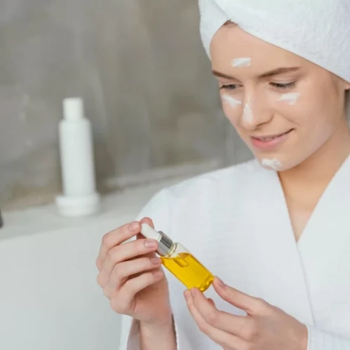 Cho'milish uchun yumshatuvchi moy: har kuni terini parvarish qilish.