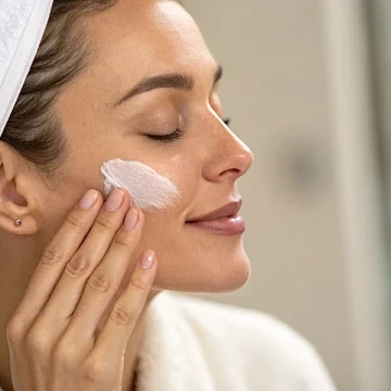 Gialuron yuz jeli: u qanday ishlaydi va nima uchun kerak.