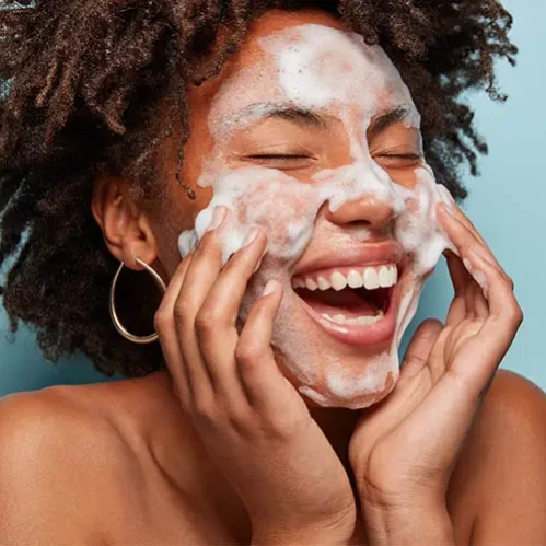 Terini oqilona parvarish qilish: yuzni namlovchi emulsiya haqida hamma narsa