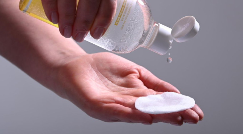 Makiyajni olib tashlash uchun misel suvi: bir bosqichda yumshoq tozalash va parvarish qilish