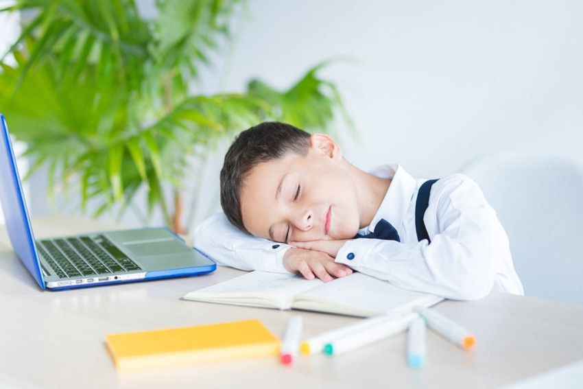 Bolalarda diqqat va kontsentratsiyani qanday rivojlantirish mumkin: sabablari, belgilari va samarali usullari