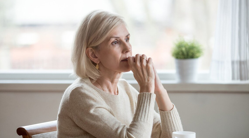 Stresssiz menopauza: gormonal o'zgarishlardan omon qolishga nima yordam beradi.